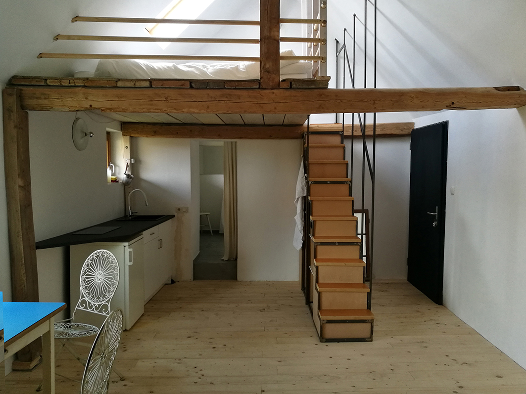 location: … hier geht es hoch zu unserem komfortablem Hochbett - integer me · Appartement mit Yoga und Reiki · in der Eifel