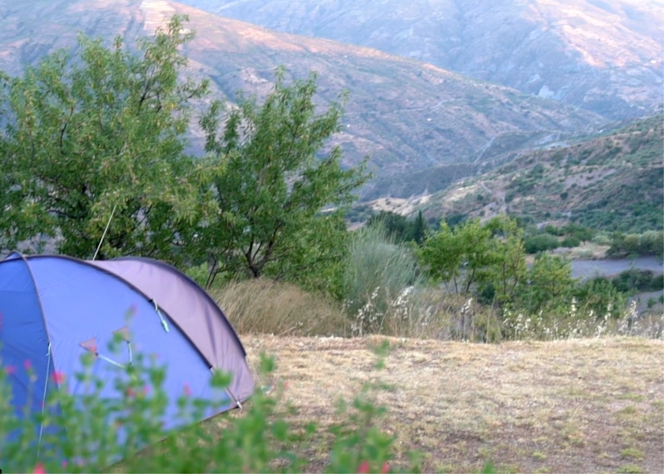 event: Du kannst auch im Zelt, Bus oder Wohnmobil übernachten - Granadas Berge – non-profit Selbsterfahrungscamp für eine achtsame Verbindung mit dir