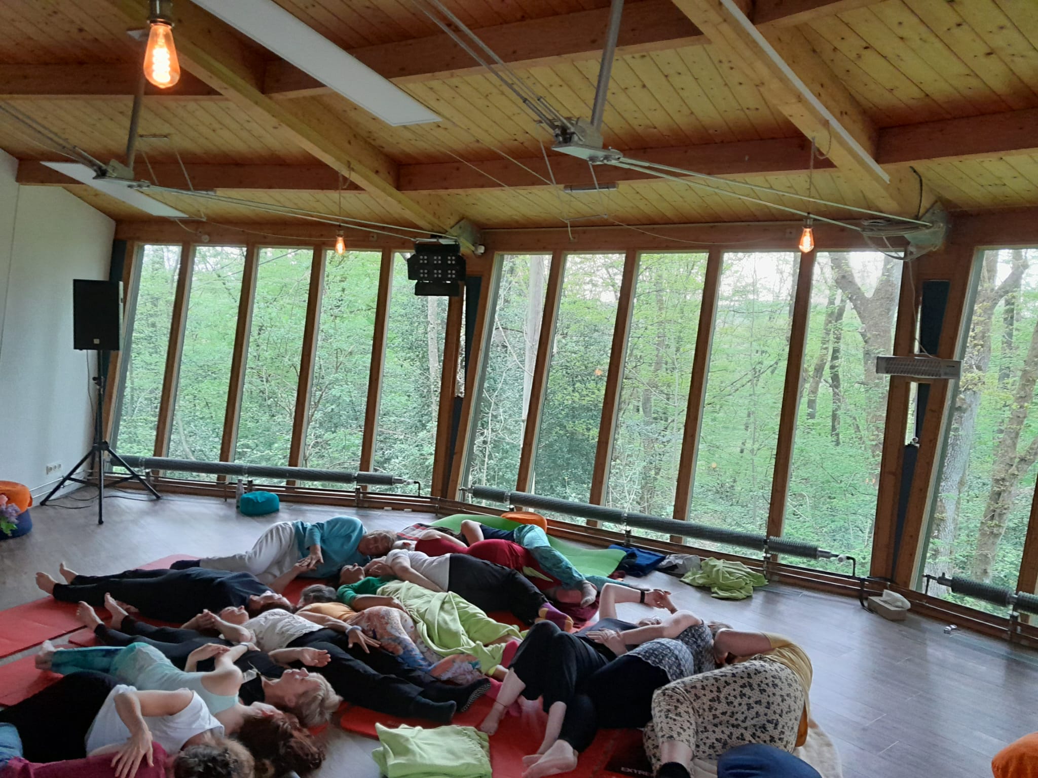 event: Tiefe Entspannung und Glückseligkeit, während Anke singt und spielt - Wiege der Geborgenheit / Frauenworkshop mit Berührung und Klang