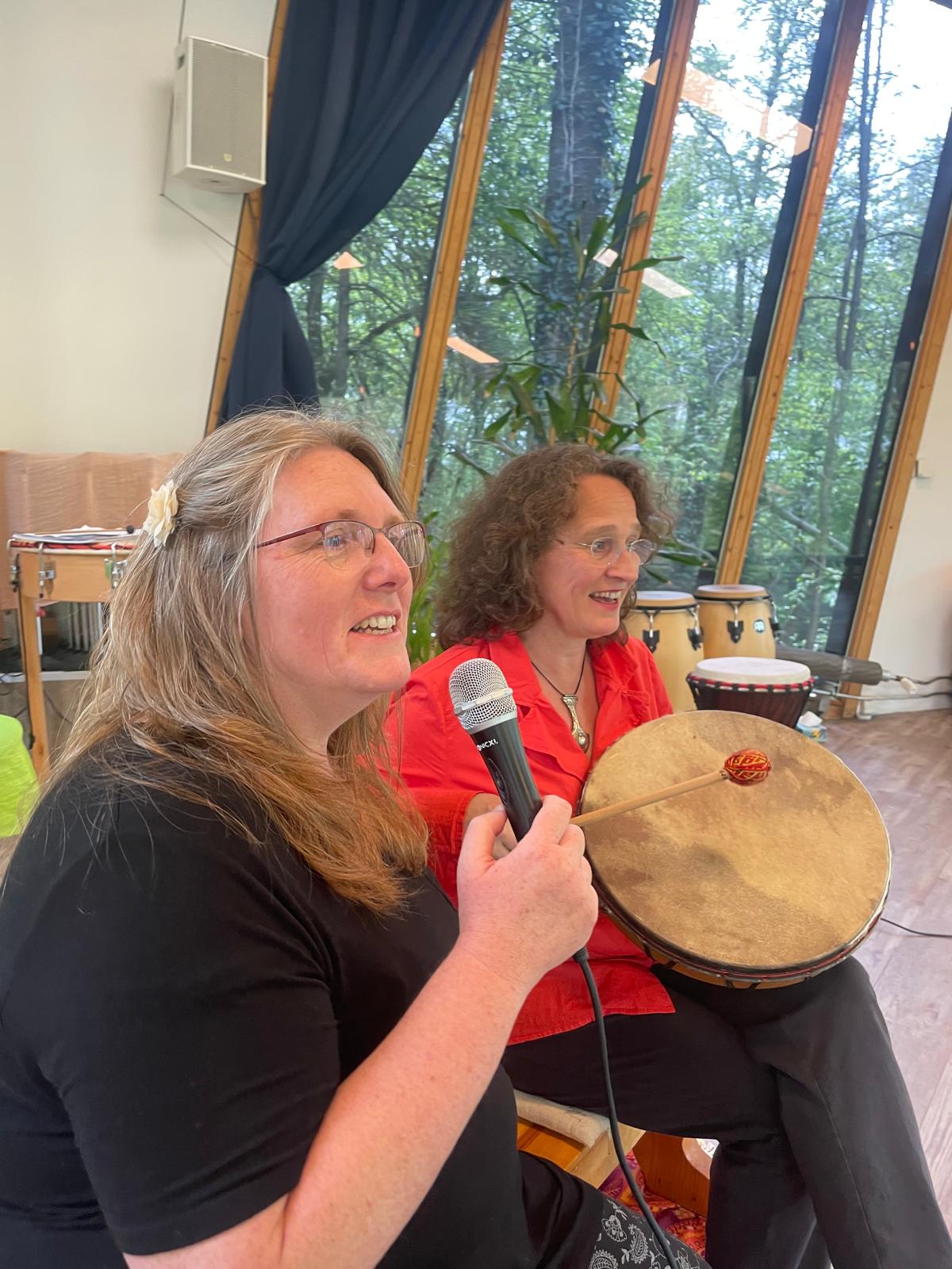 event: Judith und Anke im Tun - Wiege der Geborgenheit / Frauenworkshop mit Berührung und Klang