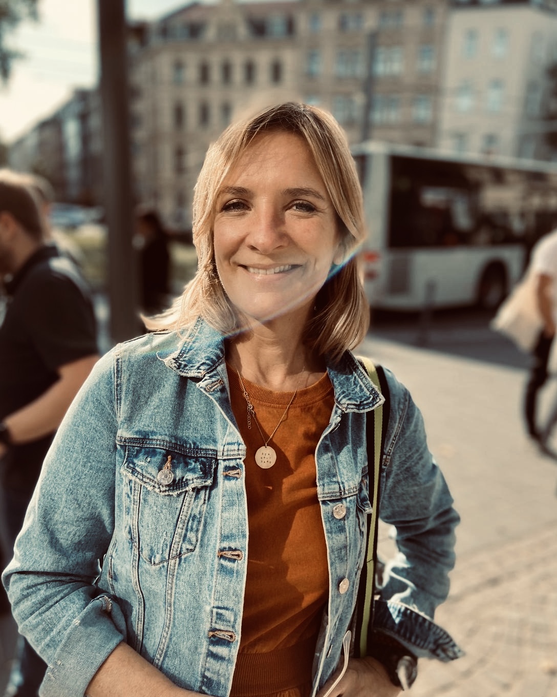 events - Zülpich - Ich begleite und unterstütze dich sehr gern auf deinem Weg. Mein Name ist Alexandra Walsleben. Ich bin Achtsamkeitscoach, Meditationstrainerin und DVNLP-zertifizierte NLP-Coach. Seit 2020 gebe ich erfolgreich Auszeiten im Kloster. Achtsamkeitswochenenden, Schweige-Retreat & Persönlichkeitsentwicklung - Persönlichkeitswochenende im Kloster - Entfalte dich - mit Achtsamkeit & qualifiziertes Coaching 