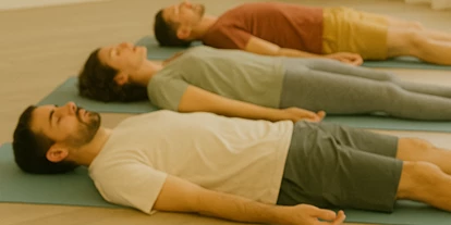 events - Kategorie: Zeremonie / Ritual - Morsbach (Oberbergischer Kreis) - Gruppenhypnose auf dem Boden liegend - Gruppen-Hypnose Körperliche Fitness & Abnehmen (Wellbeing)