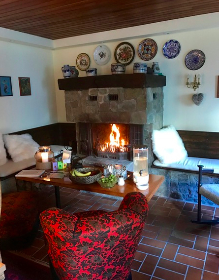 events - Kategorie: Gemeinschaft / Netzwerk / Kreis - Nordrhein-Westfalen - Abends im Schaukelstuhl am offenen Kamin sitzen... - Eifel-Yogaretreat für Frauen - Dein Neustart in 2026!