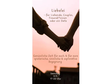 event: Liebelei - für Liebende, Couples, Freund*innen oder ein Date 
Samstag 2.11. 17-20 Uhr
2 Menschen die Händchen halten vor verschwommenen shiluetten einer Stadt - Liebelei 2.11.