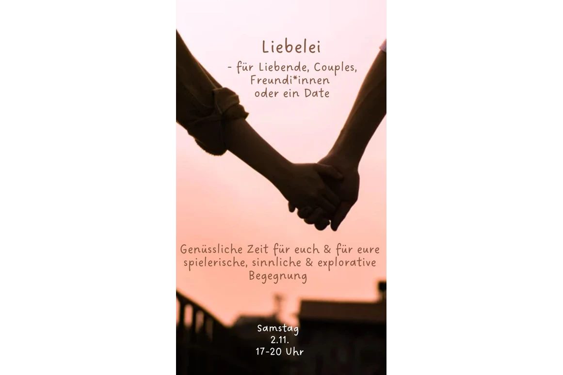 event: Liebelei - für Liebende, Couples, Freund*innen oder ein Date 
Samstag 2.11. 17-20 Uhr
2 Menschen die Händchen halten vor verschwommenen shiluetten einer Stadt - Liebelei 2.11.