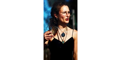 events - Kategorie: Singen - Deutschland - Lea Jorina bei einer Feuerzeremonie - Kakaozeremonie ⥠Mit Feuer, Tanz und Meditation in den Frühling - zur Frühjahrs- Tag und Nachtgleiche am 22.03.2025 - Kakao, Yoga und Schamanismus