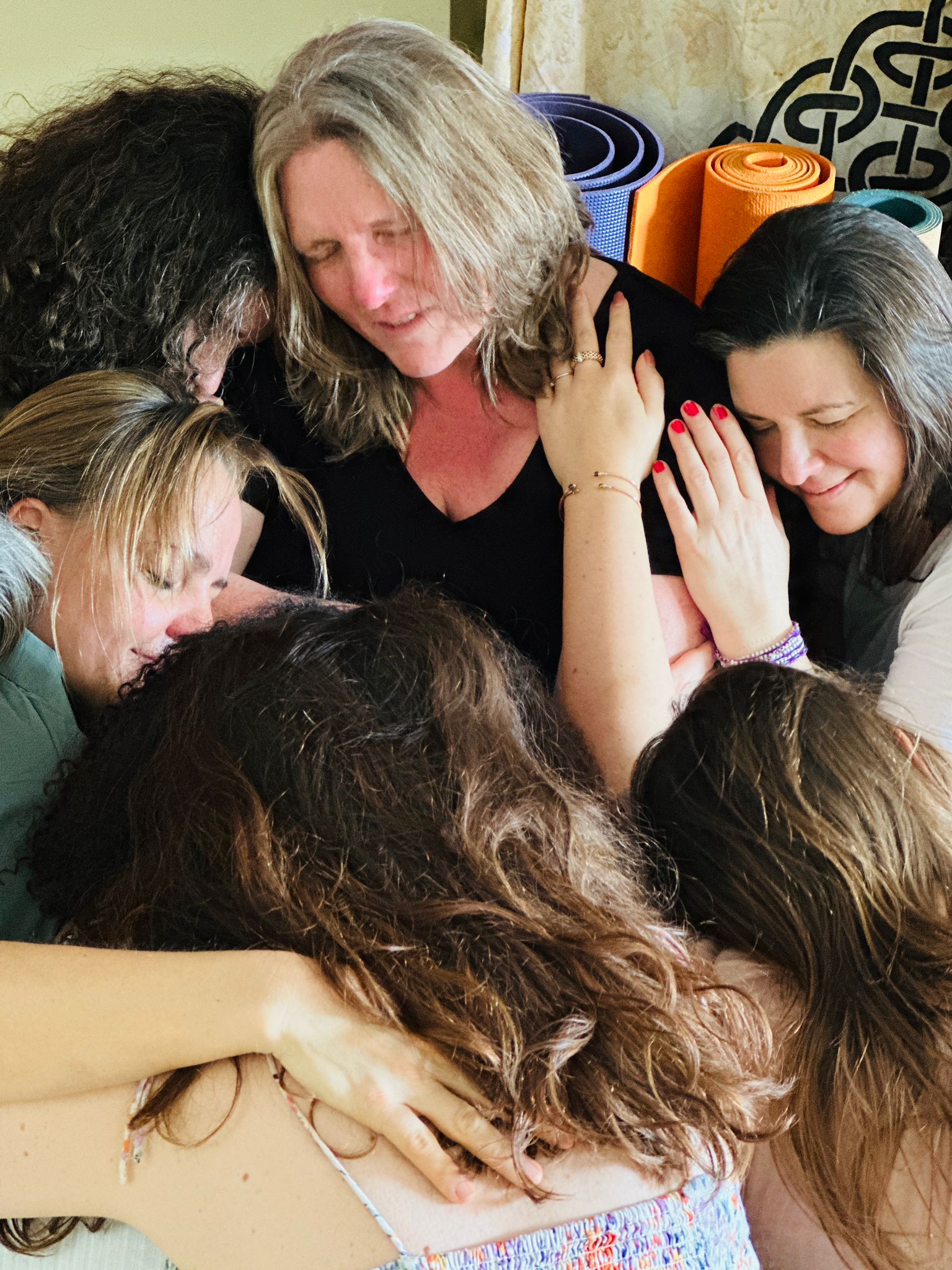 event: Nähe und Begegnung im Workshop (immer freiwillig!) Quelle: dobromedia - Fühlen, Spüren, Sein - Berührungsworkshop für Frauen